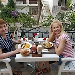 Buyukada Anastasia Meziki Boutique אדאלר